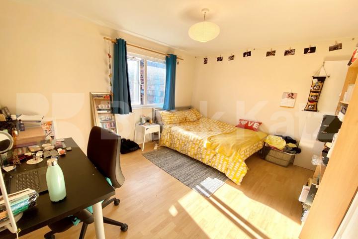 1100 Sq.Ft. of living & entertaining space with hot water & heating included Canterbury Place, Elephant and Castle